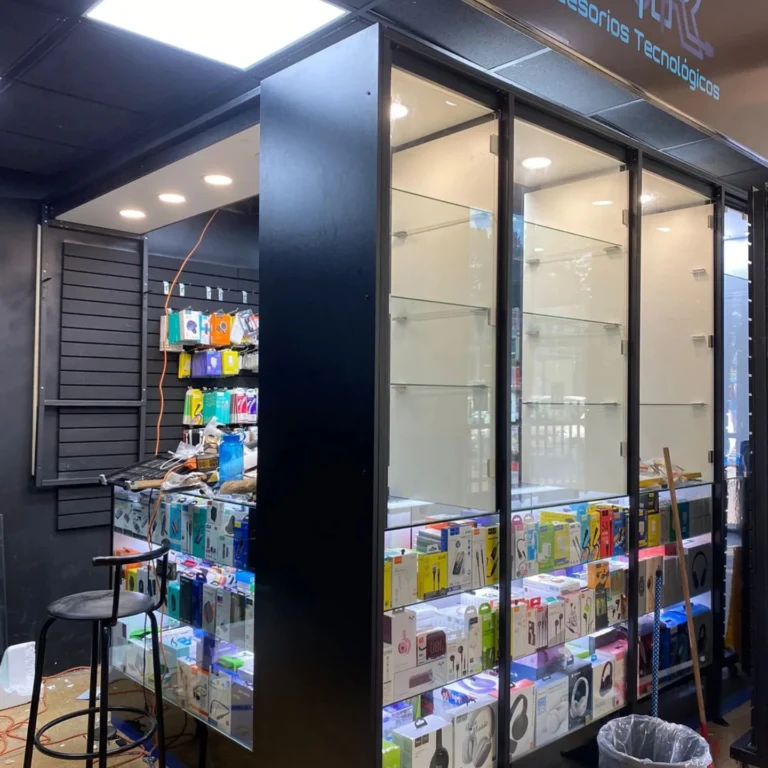 Proyecto de reorganización de espacios y obtención de patente comercial de Local de accesorios tecnológicos, ubicado en Versluys, San Pedro de la Paz.